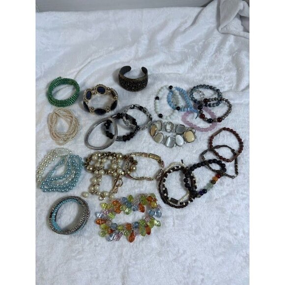Assorted Beaded & Metal Bracelets Mixed Styles & Colors Costume Jewelry - Picture 3 of 6